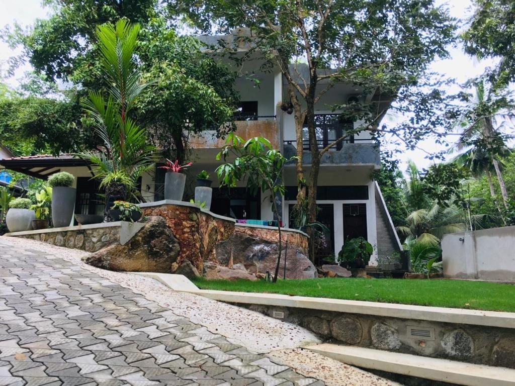 Center Point Villa Унаватуна Екстериор снимка
