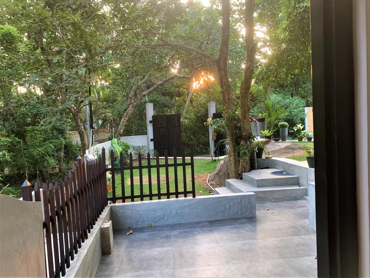 Center Point Villa Унаватуна Екстериор снимка