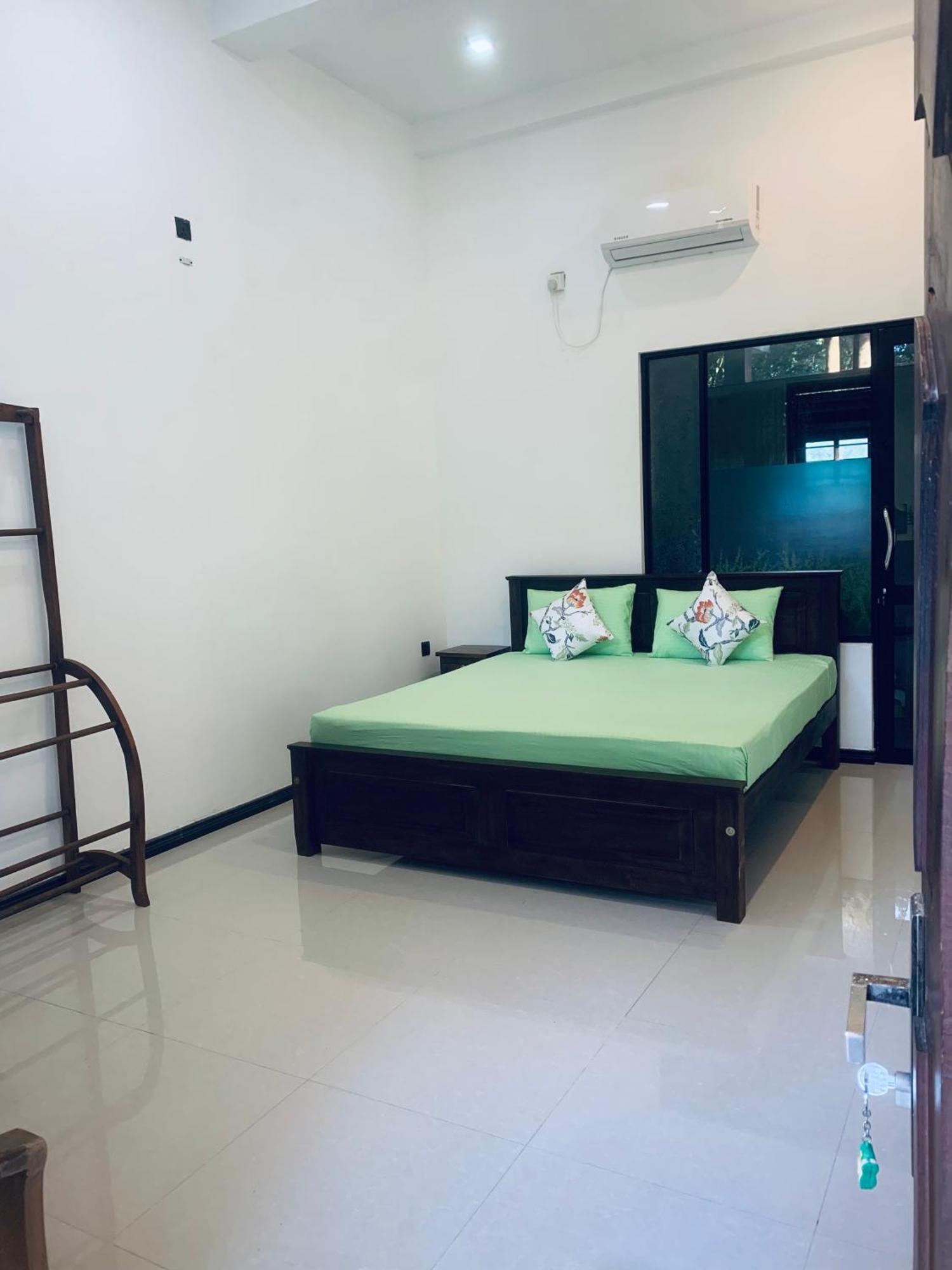 Center Point Villa Унаватуна Екстериор снимка